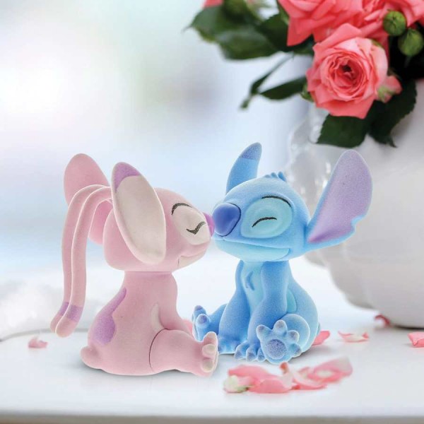 Stitch y Angel Flocks se besan - DISNEY GRAND JESTER
