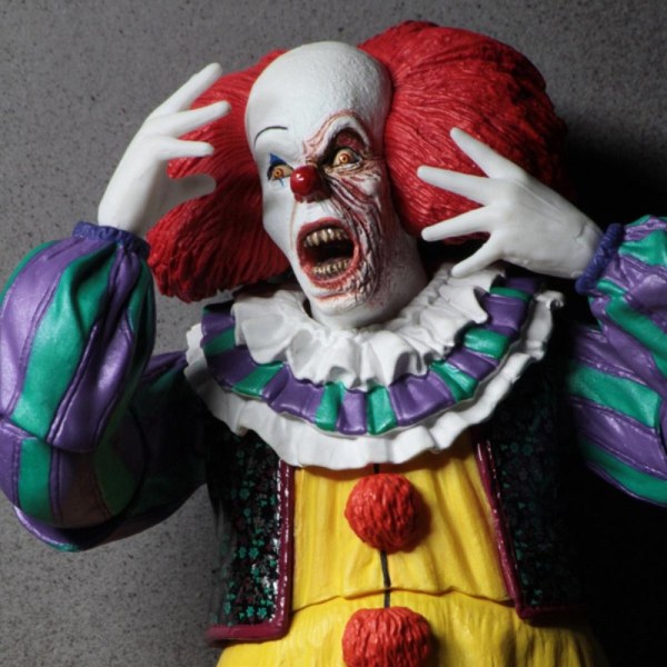IT - FIGURA DE ACCIÓN - ULTIMATE PENNYWISE (1990)