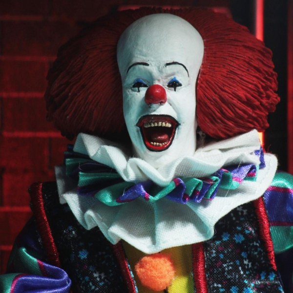 IT - FIGURA DE ACCIÓN VESTIDA - PENNYWISE (1990)