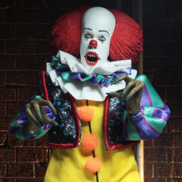 IT - FIGURA DE ACCIÓN VESTIDA - PENNYWISE (1990)
