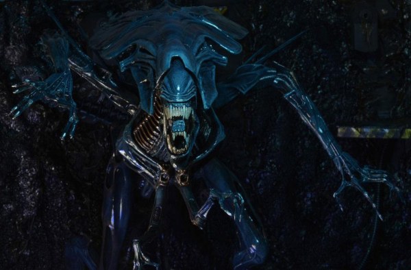 Figura extraterrestres Ultra Deluxe Reina Alienígena 38 cm
