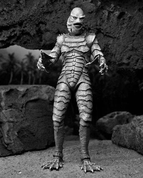 Figura Universal Monsters Criatura definitiva de la Laguna Negra (B&N) 18 cm