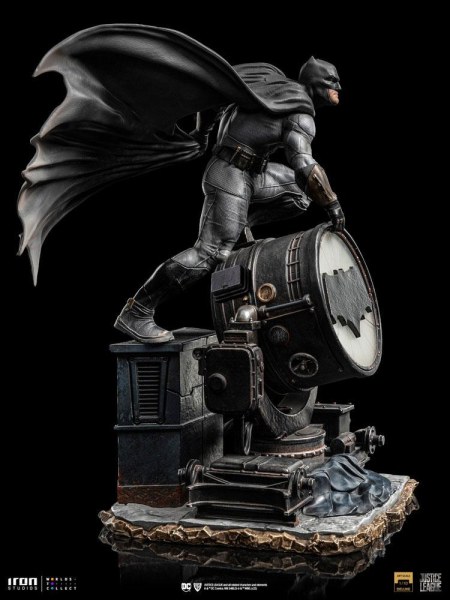 Batman en Batsignal Art Scale Deluxe - Liga de la Justicia