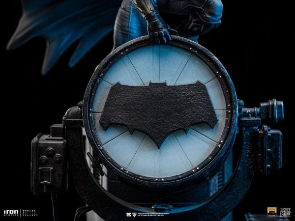 Batman en Batsignal Art Scale Deluxe - Liga de la Justicia
