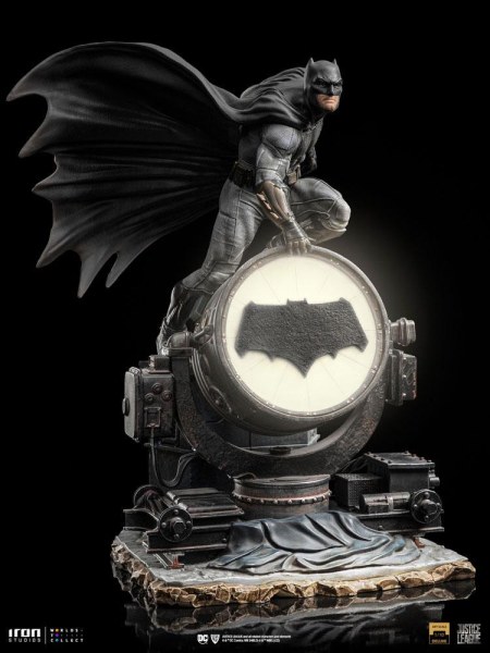 Batman en Batsignal Art Scale Deluxe - Liga de la Justicia