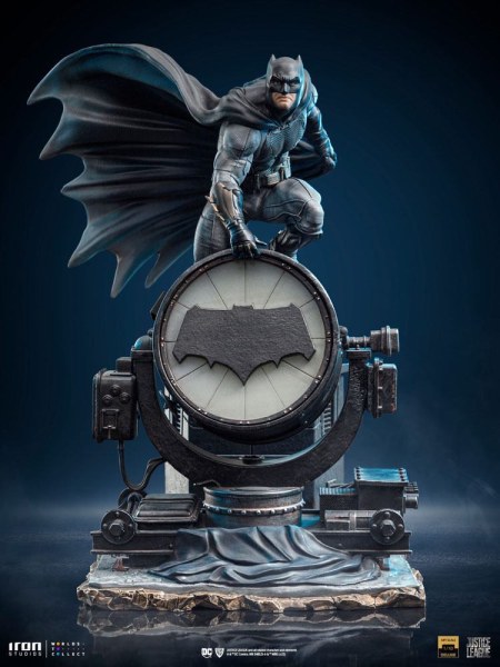 Batman en Batsignal Art Scale Deluxe - Liga de la Justicia