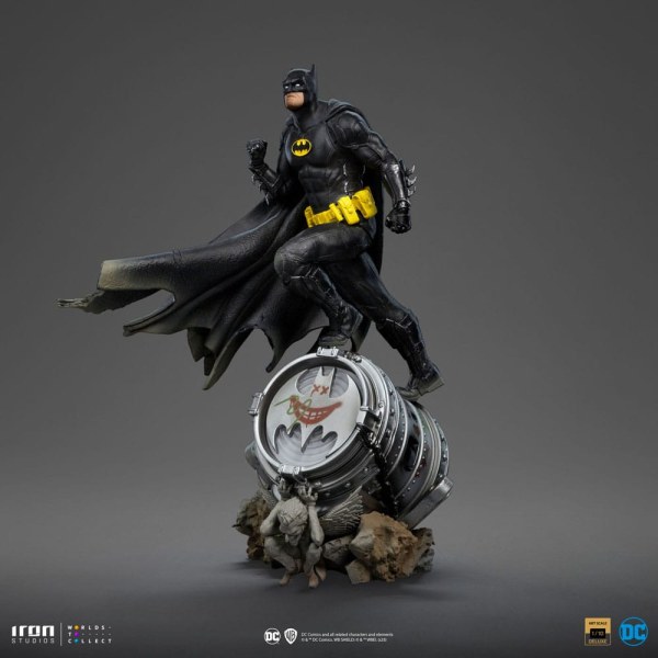 BATMAN BLACK VERSION ART SCALE DELUXE - DC COMICS