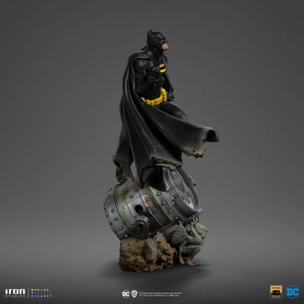 BATMAN BLACK VERSION ART SCALE DELUXE - DC COMICS