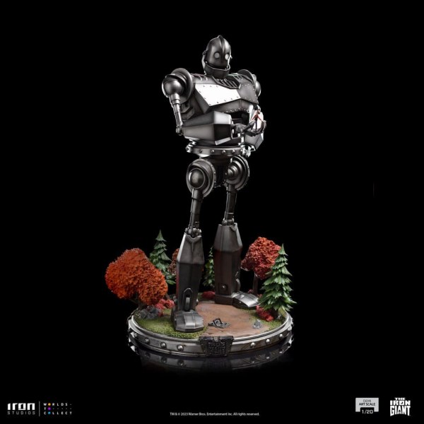 Gigante de Hierro y Hogarth Hughes Art Scale - El Gigante de Hierro
