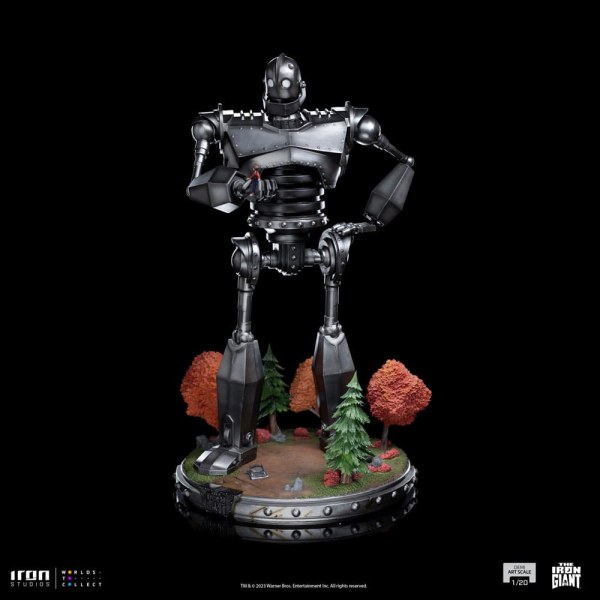 Gigante de Hierro y Hogarth Hughes Art Scale - El Gigante de Hierro