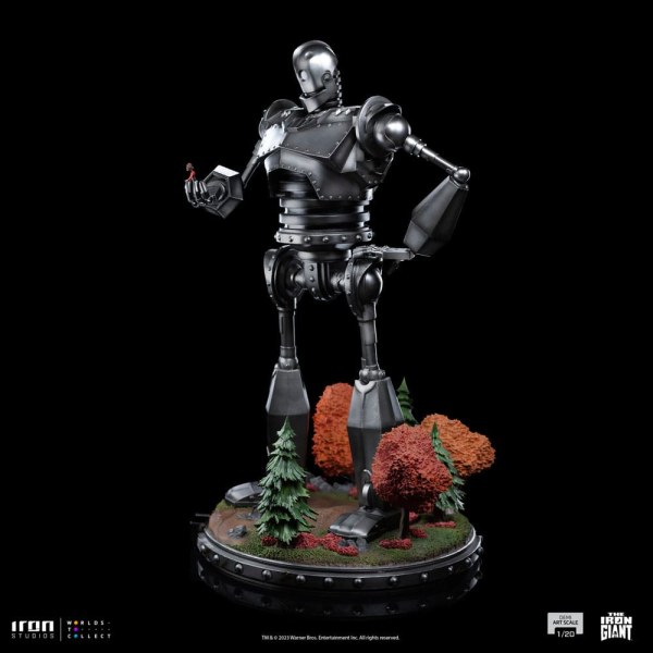 Gigante de Hierro y Hogarth Hughes Art Scale - El Gigante de Hierro