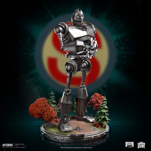 Gigante de Hierro y Hogarth Hughes Art Scale - El Gigante de Hierro