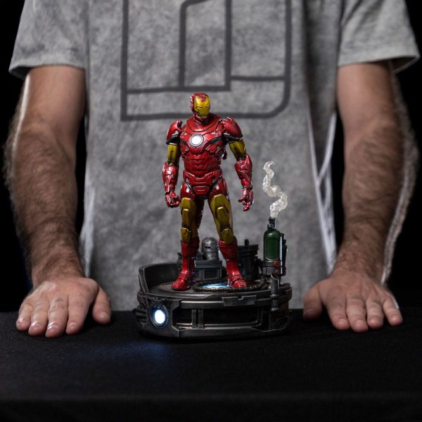 IRON MAN UNLEASHED ART SCALE DELUXE - MARVEL