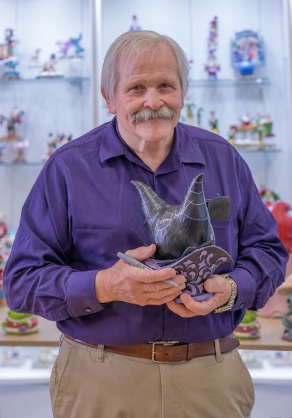 DIORAMA DEL TOCADO DE MALÉFICA [FIRMADO POR JIM SHORE] - DISNEY TRADITIONS