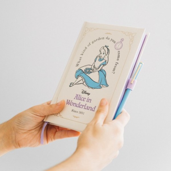CUADERNO PREMIUM A5 CON BOLIGRAFO - DISNEY ALICIA EN EL PAÍS DE LAS MARAVILLAS
