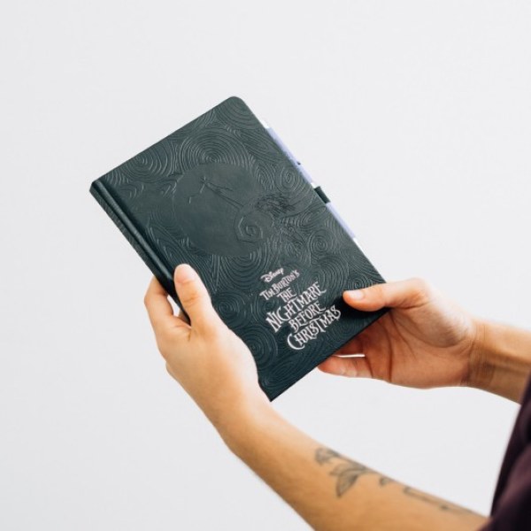 CUADERNO PREMIUM A5 CON LÁPIZ PROYECTOR - DISNEY PESADILLA ANTES DE NAVIDAD
