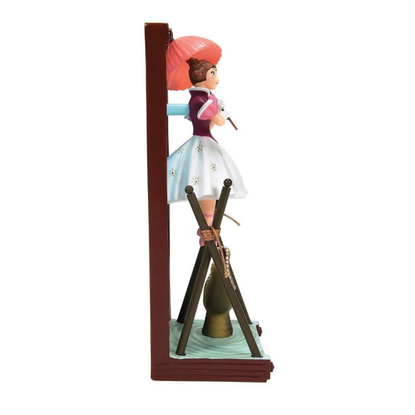 Figura de Sally Slater caminando sobre la cuerda floja en la Mansión Embrujada - DISNEY SHOWCASE