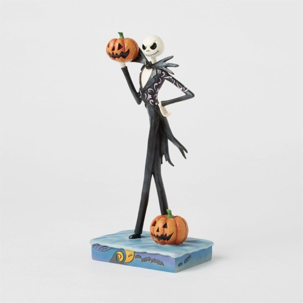 Figura de Jack sosteniendo una calabaza - DISNEY TRADITIONS