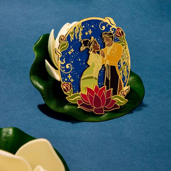 Pin caja de coleccionista Tiana y Naveen Glow - DISNEY LOUNGEFLY La princesa y el sapo 15.º aniversario