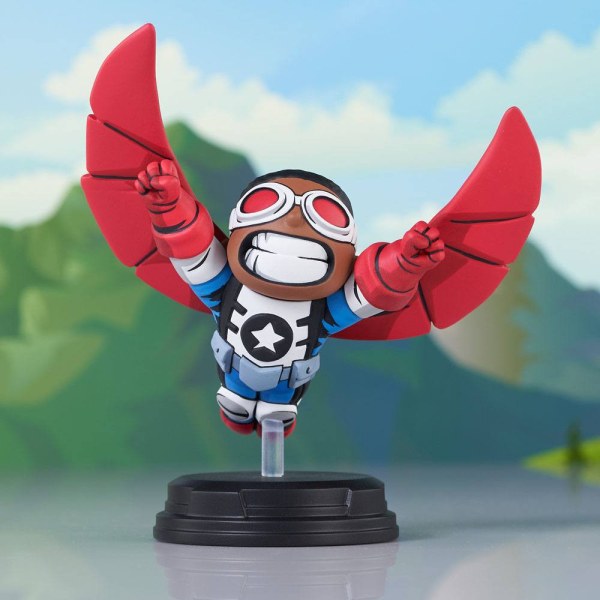 Estatuilla animada de Marvel Falcon de 13 cm