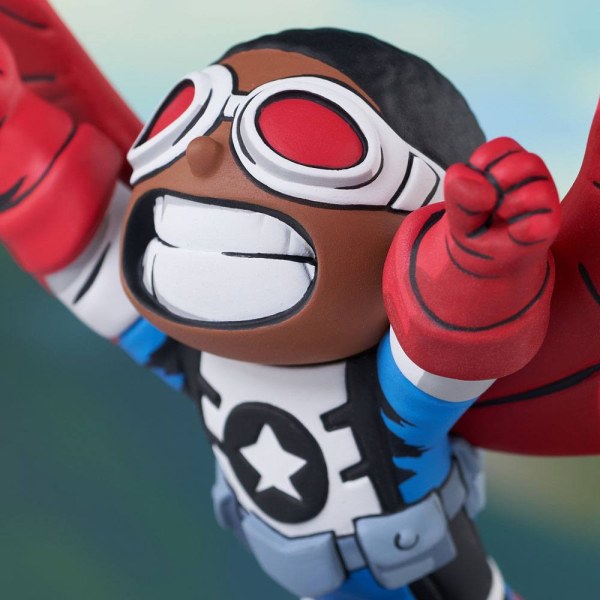 Estatuilla animada de Marvel Falcon de 13 cm