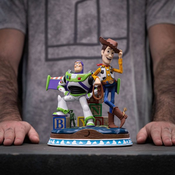 Estatuilla Toy Story 1 Deluxe Art Scale Buzz & Woody 38 10