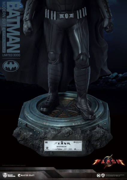 Estatuilla de Batman Master Craft Batman Traje Moderno 42 cm