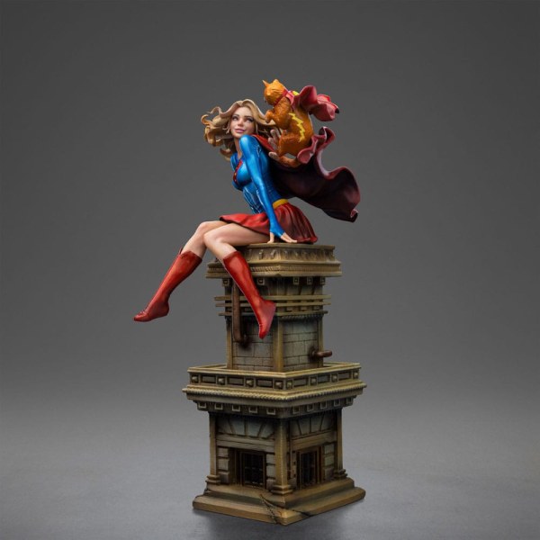 Estatuilla DC 10 1 Scale Super Girl Serie # 8 25 cm