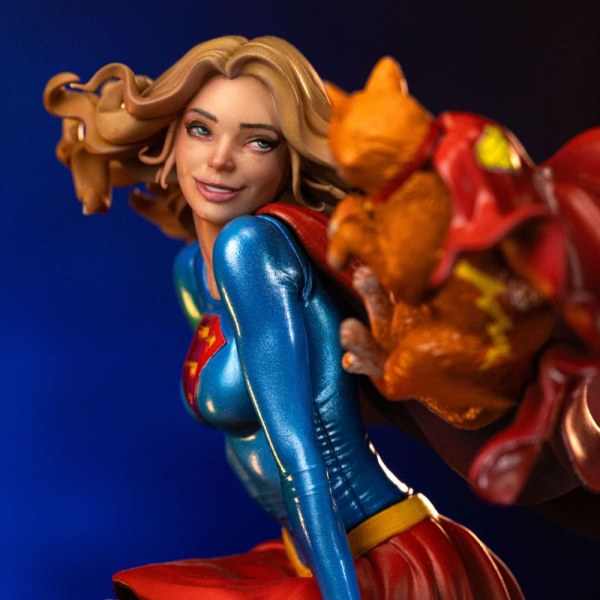 Estatuilla DC 10 1 Scale Super Girl Serie # 8 25 cm