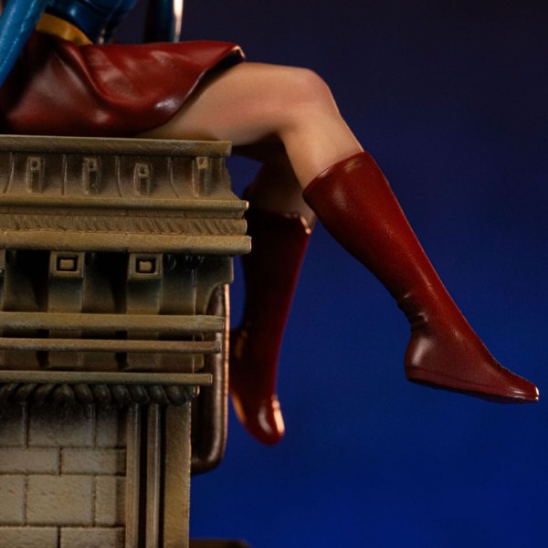 Estatuilla DC 10 1 Scale Super Girl Serie # 8 25 cm