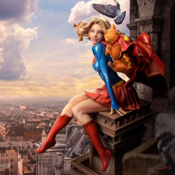 Estatuilla DC 10 1 Scale Super Girl Serie # 8 25 cm