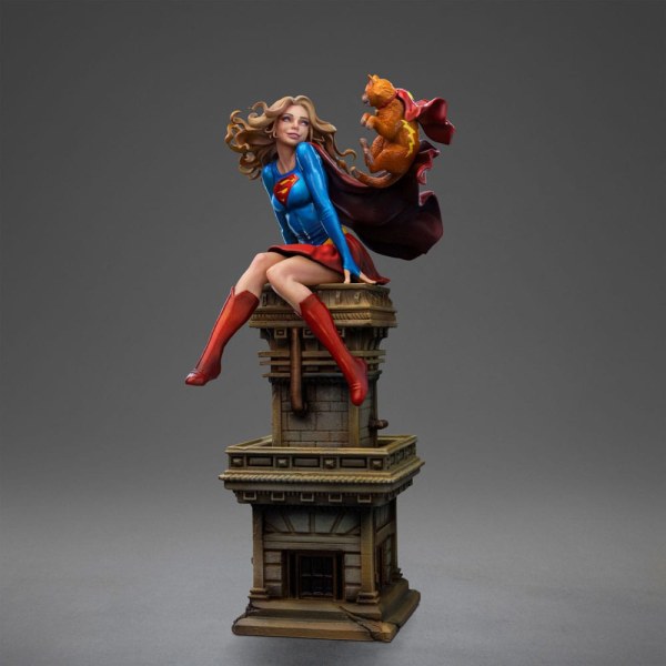 Estatuilla DC 10 1 Scale Super Girl Serie # 8 25 cm