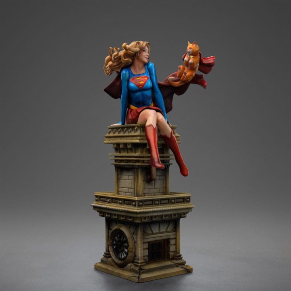 Estatuilla DC 10 1 Scale Super Girl Serie # 8 25 cm