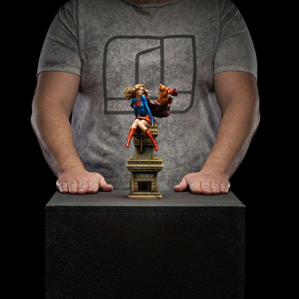 Estatuilla DC 10 1 Scale Super Girl Serie # 8 25 cm