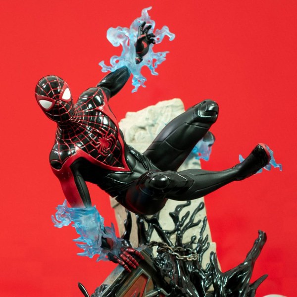 Diorama de lujo de Marvel Gallery de Hombre Araña 2 de Marvel Miles Morales (Gamerverse) de 25 cm