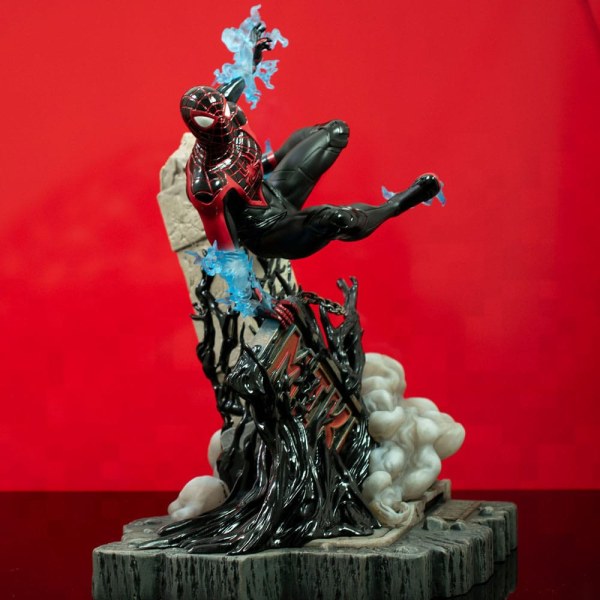 Diorama de lujo de Marvel Gallery de Hombre Araña 2 de Marvel Miles Morales (Gamerverse) de 25 cm