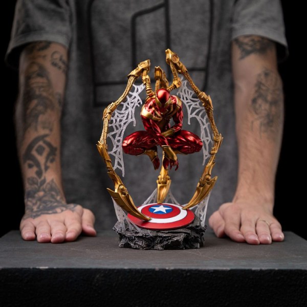 Estatuilla Marvel Deluxe Art 10 1 Hombre Araña Iron Armor Comics (CCXP Exclusive 2024) 24 cm