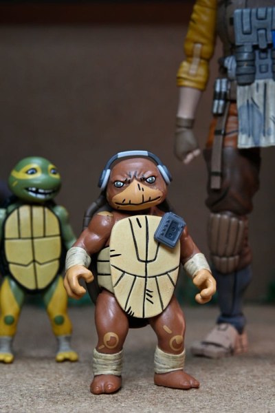 Figura Tortugas Ninja (Los Últimos Ronin Los Años Perdidos) Synja Grammy April con Baby Yi y Moja 18 cm
