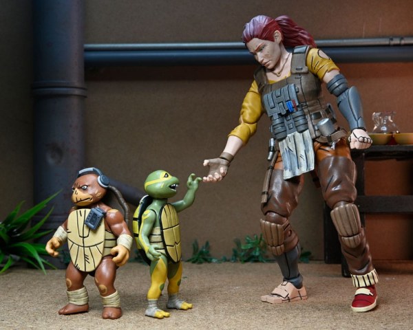 Figura Tortugas Ninja (Los Últimos Ronin Los Años Perdidos) Synja Grammy April con Baby Yi y Moja 18 cm