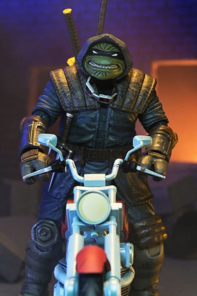 Figura de las Tortugas Ninja (El Último Ronin: Los Años Perdidos) Casey Marie con la Moto del Último Ronin 18 cm