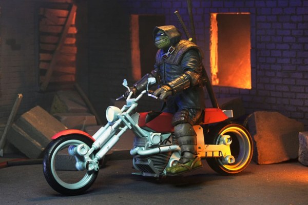 Figura de las Tortugas Ninja (El Último Ronin: Los Años Perdidos) Casey Marie con la Moto del Último Ronin 18 cm