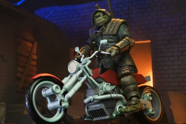 Figura de las Tortugas Ninja (El Último Ronin: Los Años Perdidos) Casey Marie con la Moto del Último Ronin 18 cm