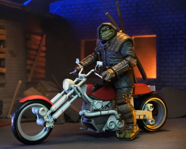 Figura de las Tortugas Ninja (El Último Ronin: Los Años Perdidos) Casey Marie con la Moto del Último Ronin 18 cm