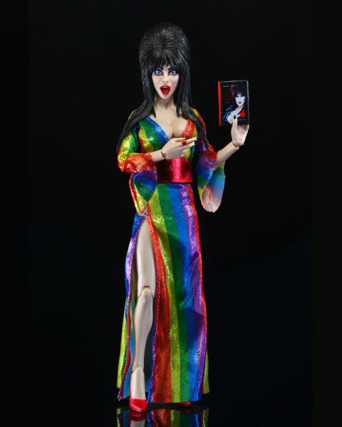 Figura Elvira, Señora de la Oscuridad Vestida sobre el Arcoíris Elvira 20 cm