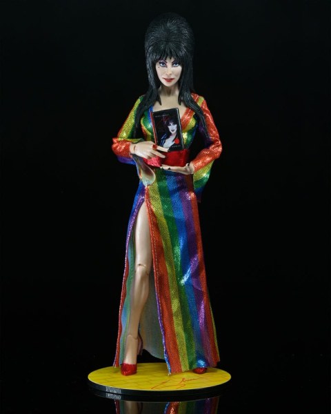 Figura Elvira, Señora de la Oscuridad Vestida sobre el Arcoíris Elvira 20 cm