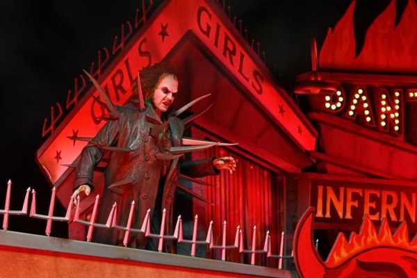 Diorama de Beetlejuice (1988), gabardina con pinchos, set de lujo de la Habitación del Infierno