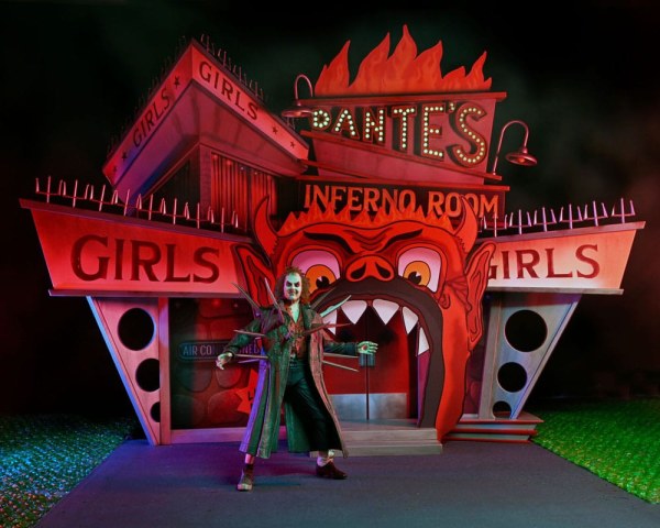 Diorama de Beetlejuice (1988), gabardina con pinchos, set de lujo de la Habitación del Infierno