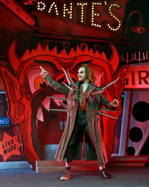 Diorama de Beetlejuice (1988), gabardina con pinchos, set de lujo de la Habitación del Infierno