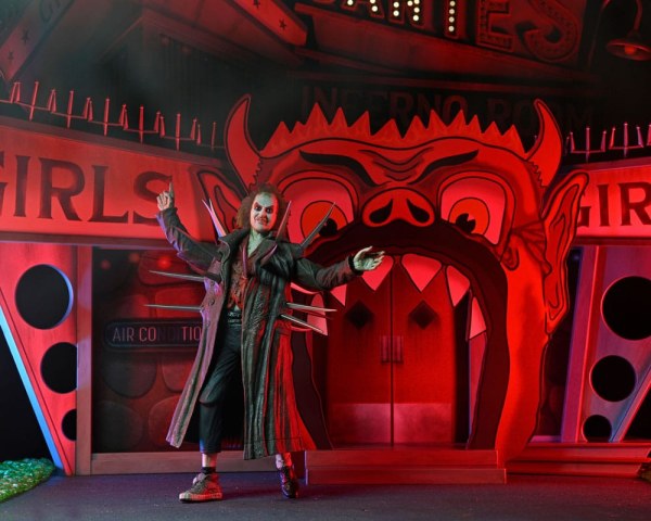 Diorama de Beetlejuice (1988), gabardina con pinchos, set de lujo de la Habitación del Infierno