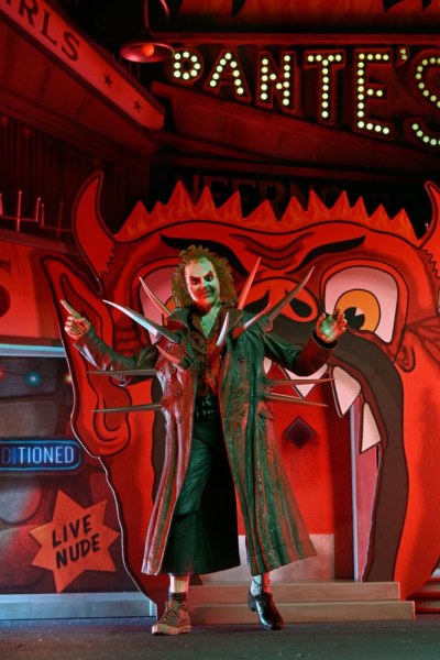 Diorama de Beetlejuice (1988), gabardina con pinchos, set de lujo de la Habitación del Infierno